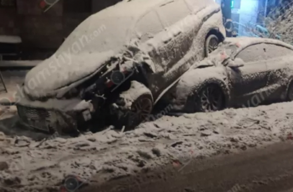 Բաղրամյան պողոտայումը «Range Rover»-ը բախվել է կայանված «Opel»-ին և «Toyota»-ին